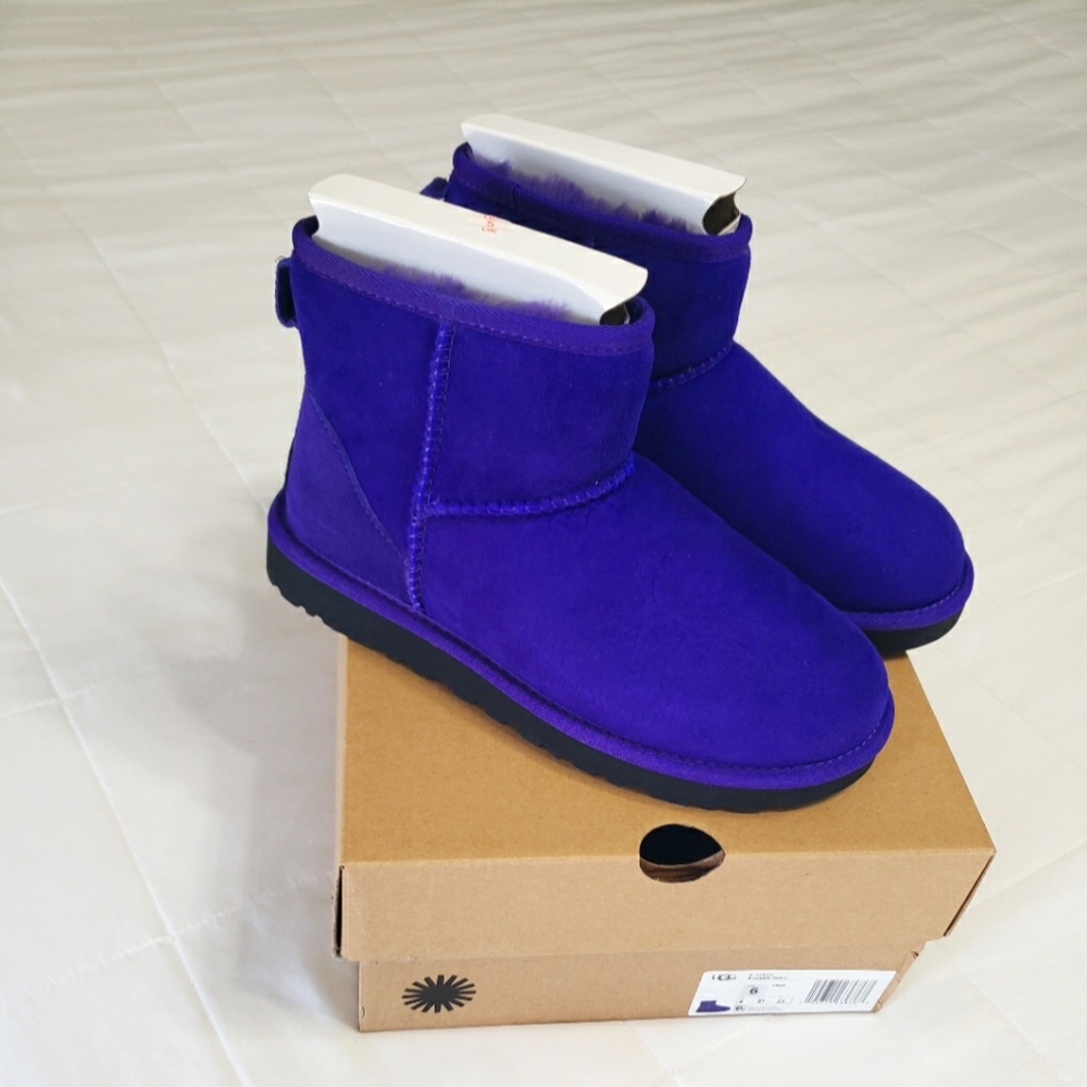Ugg Classic Mini ii Indigo Brand New! Sz 6 womens